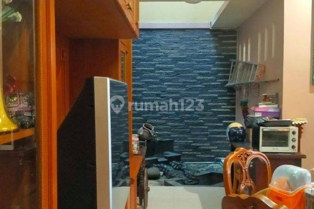 RUMAH HOOK TERAWAT 5 KAMAR DLM PERUMAHAN BILLYMOON PONDOK KELAPA 