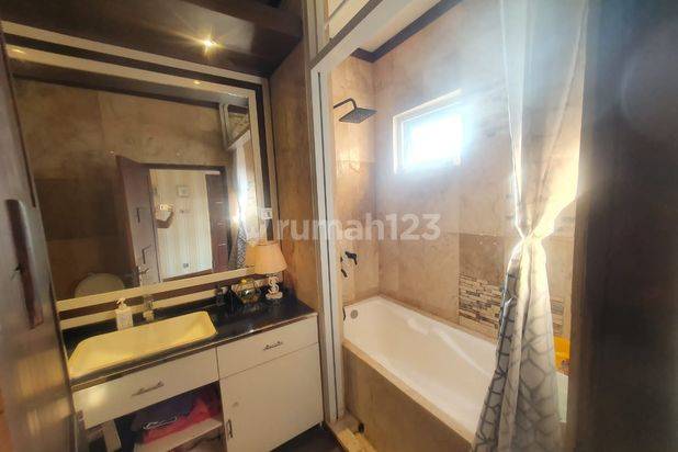 Dijual Rumah Dekat Pasteur semi furnish konsep villa