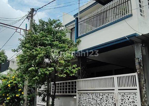 Rumah 2 Lantai Bagus di Perum Grand Deltasari, Waru Sidoarjo