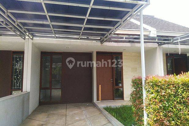 Rumah asri di komplek bumi siliwangi baleendah