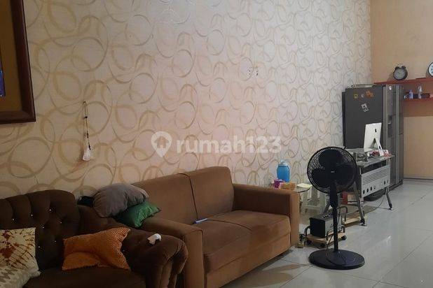 BUTUH CEPAT LAKU RUMAH 2 LANTAI SIAP HUNI