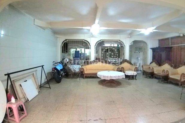 Rumah Kebayoran Baru Classic Lokasi Super Strategis