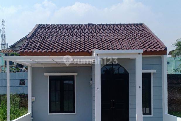 Rumah Baru Siap Huni Modern Pinggir Jalan
