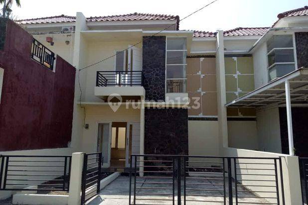 Rumah 2 Lantai Minimalis Greenlake Mangrove Wonorejo