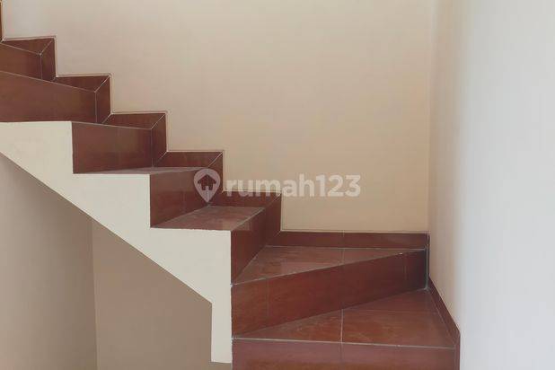 Rumah 2 lantai 400 jutaan,di kota Malang