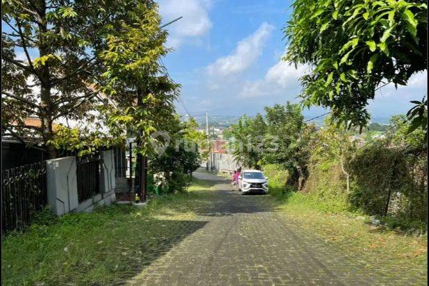 Rumah tengah kota Semarang ada view bagus siap huni dekat kampus Undip dekat tol dijual di Bukit sari Semarang selatan