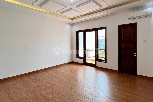 Pesanggrahan Jakarta Selatan Rumah Baru Klasik Private Pool