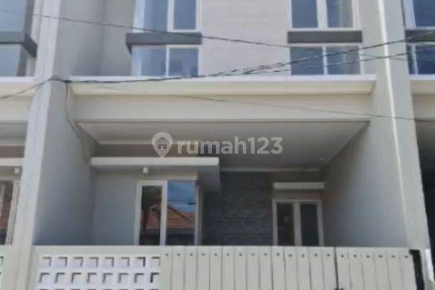 Rumah di Virgo, Surabaya Baru Gress Minimalis Murah