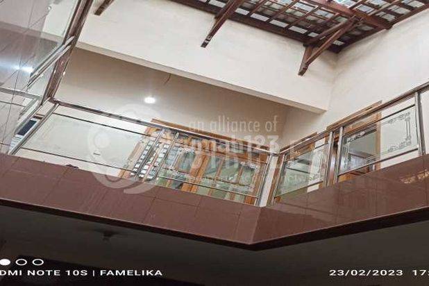 Rumah Idaman 2 Lantai Lokasi Strategis di Kompleks Santosa Asih