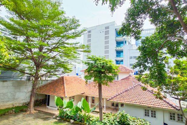 rumah lama terawat area komersial di Mampang
