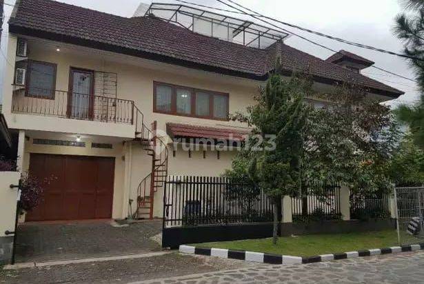 RUMAH MODERN HOEK SIAP HUNI MAINROAD CIPAMOKOLAN