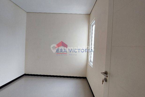 Townhouse 2 Lantai Tengah Kota Malang, Desain Modern, Harga Mulai 1 M