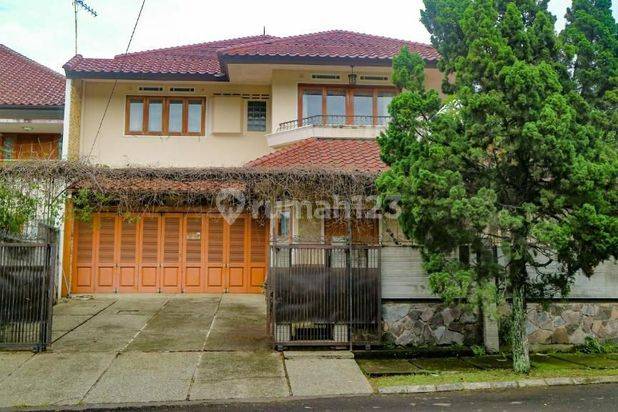 Rumah American Classic Dalam Komplek Dago Asri