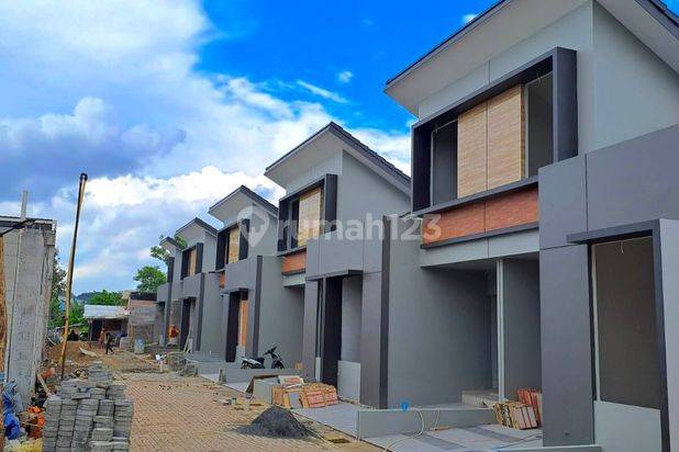 Rumah dijual 2 lantai konsep mezzanine di Pamulang