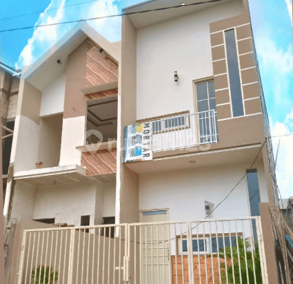 Rumah baru 2 lantai siap huni