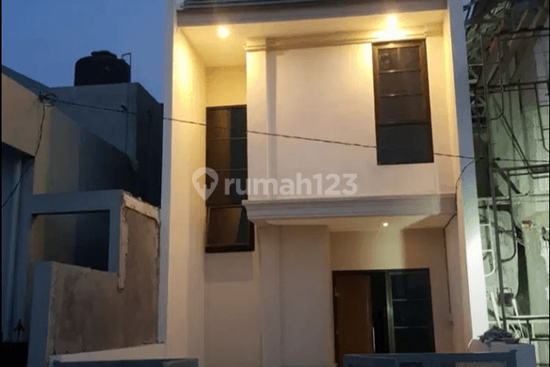 Rumah baru 2 lantai siap huni, dekat oerr rungkut