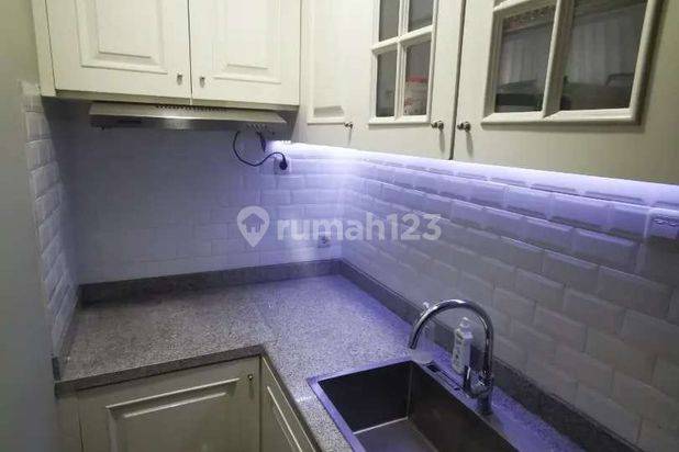 Jual cepat Apartemen French Walk 2 Kamar Tidur Semi Furnished
