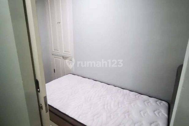 Jual cepat Apartemen French Walk 2 Kamar Tidur Semi Furnished