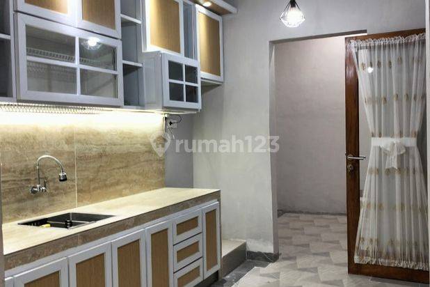 Termurah Rumah 2 lantai baru darmo harapan indah semi furnish cantik