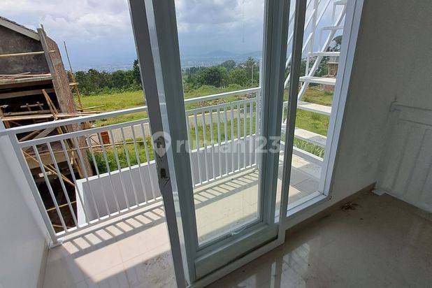 RUMAH BARU DI CIHANJUANG ATAS ADA ROOFTOP