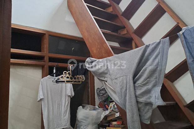 RUMAH BESAR BANGUNAN LAMA BUTUH RENOV TKI1
