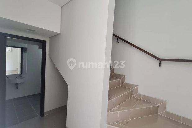  Disewakan Rumah Baru Summarecon 