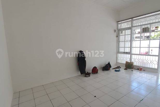 Rumah minimalis di Taman kopo indah 