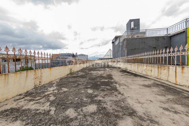 Ruko langka 3,5 lantai di Sayap pasar baru