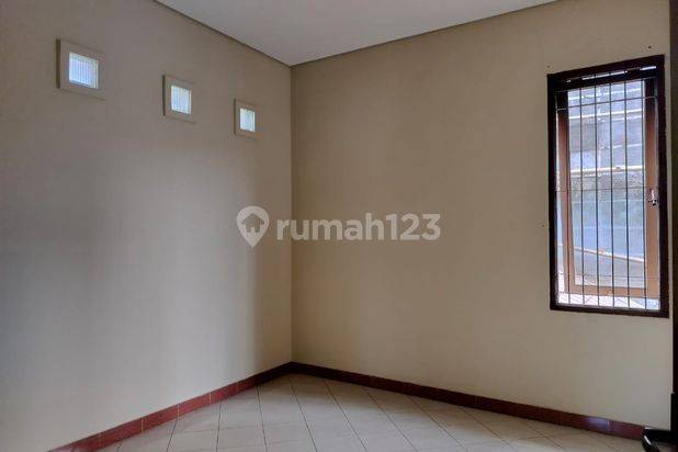 Di jual Banting harga ,butuh segera pemilik lagi BU pisan rumah di sayap pastuer