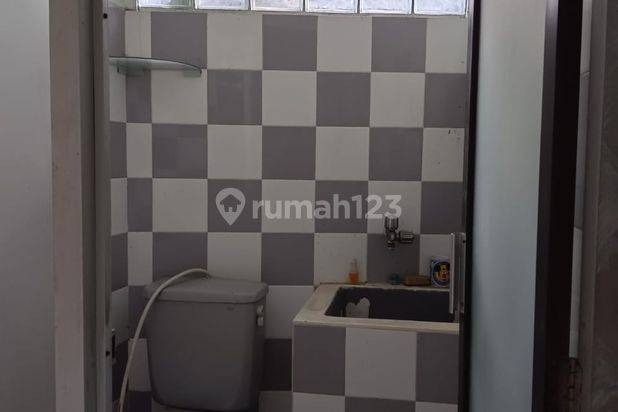 Rumah di Perumahan Istana Regency 1 2 Lantai SHM Bagus