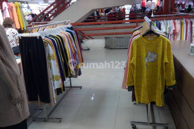 Kios Strategis di Pusat Pedagangan Mangga Dua Pasar Pagi