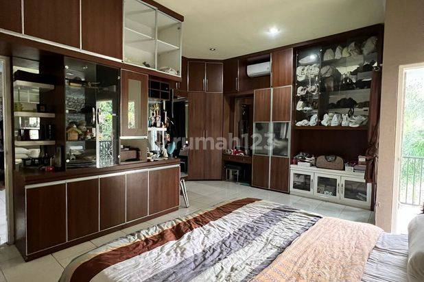 Rumah Bagus 2 Lantai ada Mini Pool di Metland