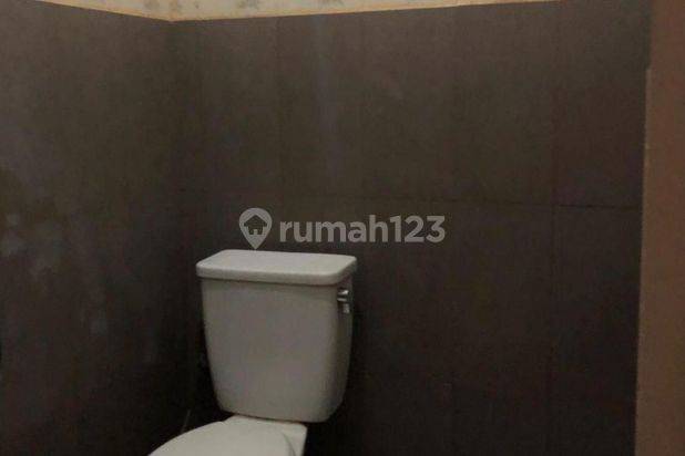 Rumah 3 Lantai Bagus di Perkici Sektor 5, Tangerang Selatan