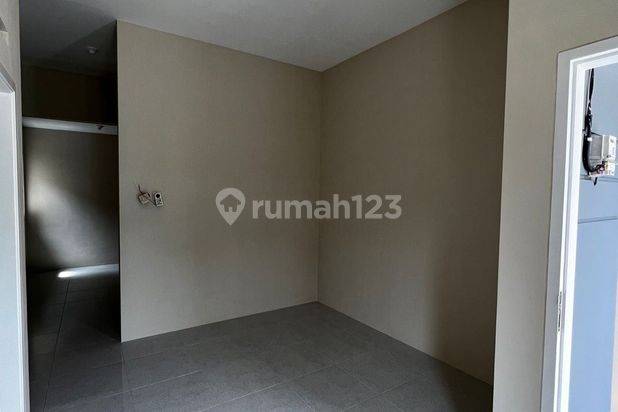 Rumah Cantik Minimalis Di Perumahan Pondok Mutiara, Malang he092