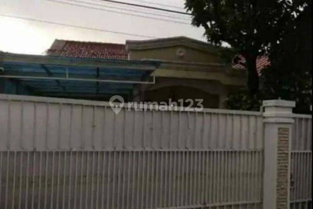 Rumah pinggir jalan di Petukangan Selatan, Jakarta Selatan
