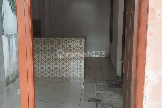 Dijual rumah apa adanya SHM Rumah Butuh Renovasi