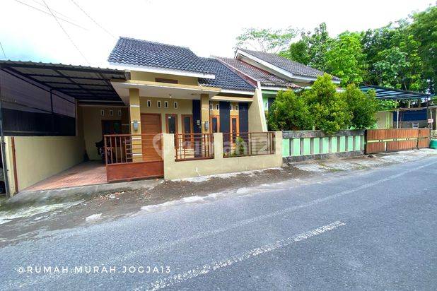 Rumah Cantik Pinggir Jalan Aspal dekat Kampus UMY