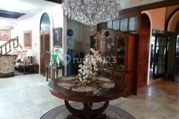 Rumah Semi Furnished SHM di Kebayoran Baru Jakarta Selatan
