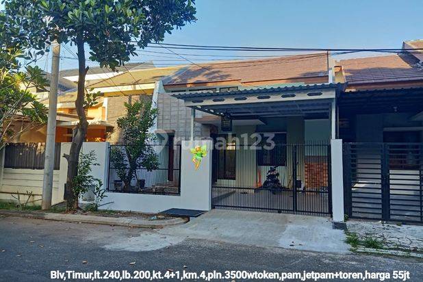Rumah Gress Luasnya Bikin Ngeces di Boulevard Hijau 72696 Er