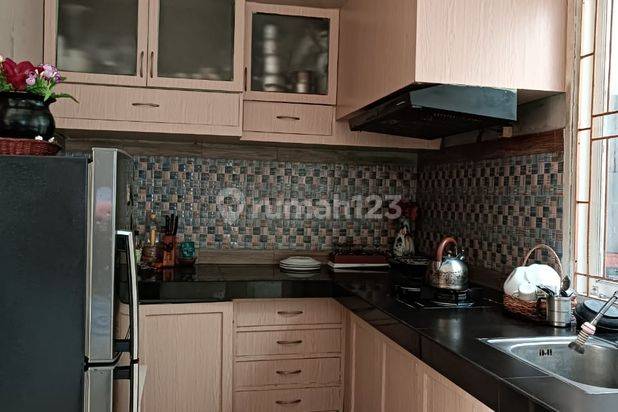 Rumah second minimalis di Komplek Kembang Larangan Tangerang Kota 