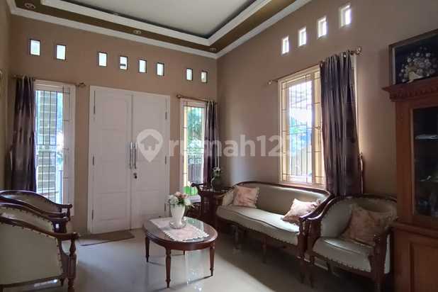Rumah second minimalis di Komplek Kembang Larangan Tangerang Kota 