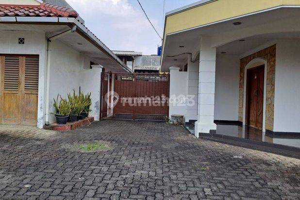 Dijual Rumah SHM Konveksi Dan Mess di Kampung Baru Jakarta Barat