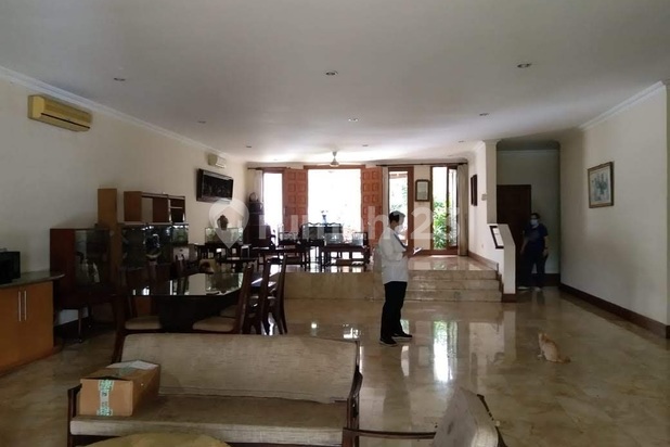 Jual tanahnya aja.. krn rumah model lama