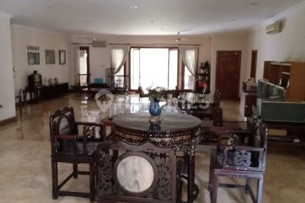 Jual tanahnya aja.. krn rumah model lama