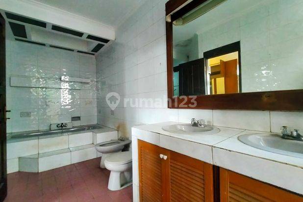 Rumah Vintage Taman Heulang Pusat Kota Bogor