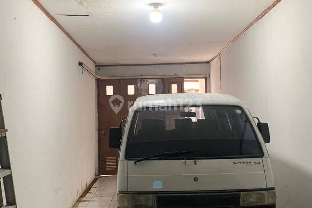 Rumah Luas, Lokasi Terbaik, Cocok Untuk Ruang Usaha / Kantor Di Turangga