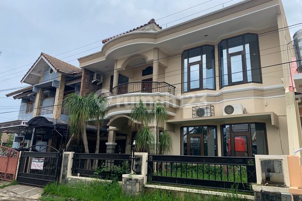 Rumah Merah Perum Srondol Bumi Indah Banyumanik Tembalang Semarang 