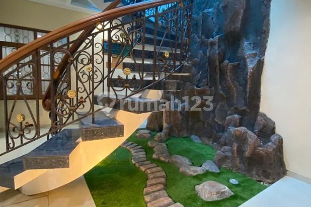 Rumah Merah Perum Srondol Bumi Indah Banyumanik Tembalang Semarang 