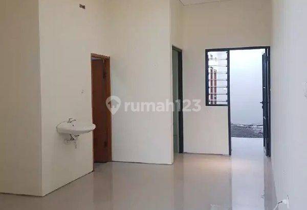 Rumah 2 Lantai Baru Unfurnished SHM di Di Jual Rumah Medokan Sawah Surabaya (new) 2 Unit, Surabaya