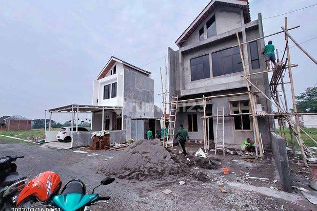 Rumah 2 Lantai Baru Furnished SHM di Kartosuro, Sukoharjo